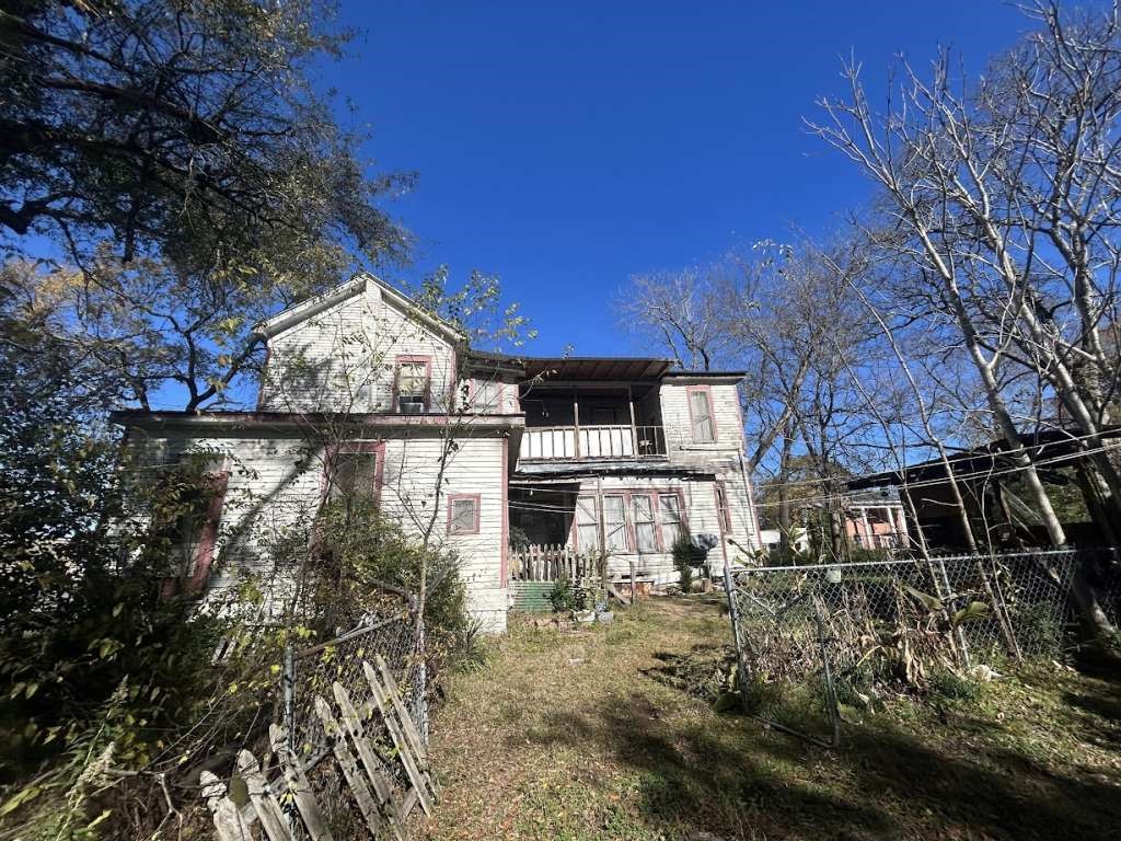 500 East Austin Street Marshall, TX 75670 - Photo 3 of 3 a front view of a house with garden