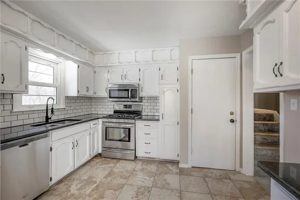 $247,500 | 201 South Shrank Avenue, Independence, MO 64056