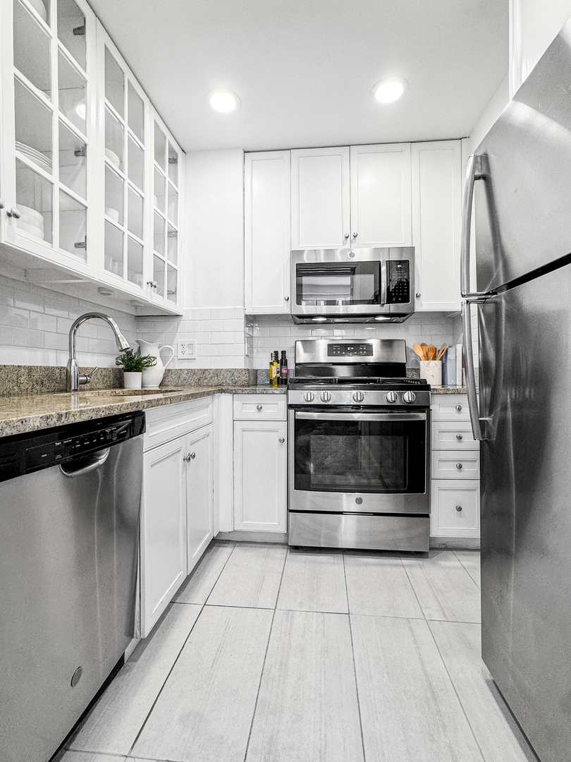 70 East Scott Street, Unit 605 Chicago, IL 60610 - Photo 13 of 29