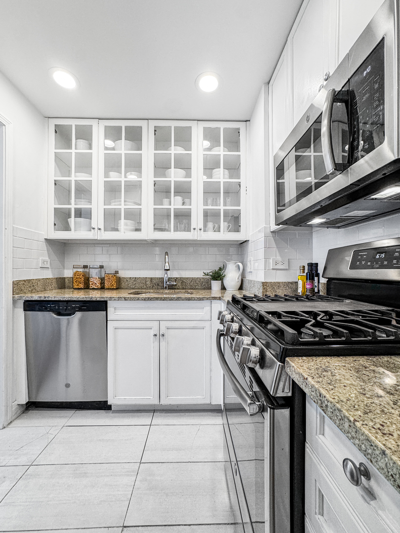 70 East Scott Street, Unit 605 Chicago, IL 60610 - Photo 14 of 29