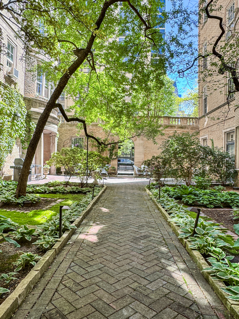 70 East Scott Street, Unit 605 Chicago, IL 60610 - Photo 28 of 29