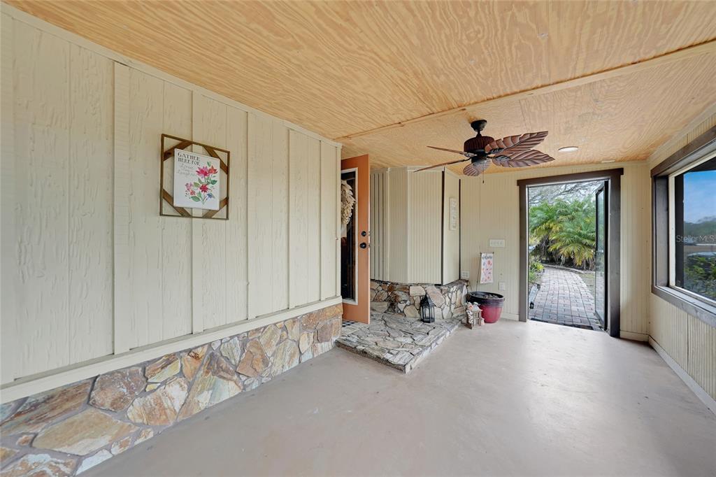 7597 Highway 31 Arcadia, FL 34266 - Photo 32 of 45 a very nice looking room with a large window