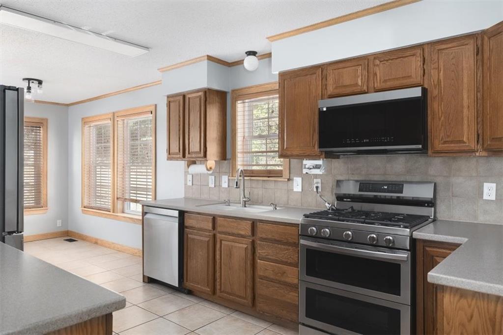 11750 46th Street Perry, KS 66073 - Photo 12 of 44
