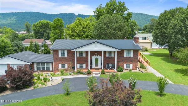 $439,900 | 116 Oak Street, Jacksboro, TN 37757