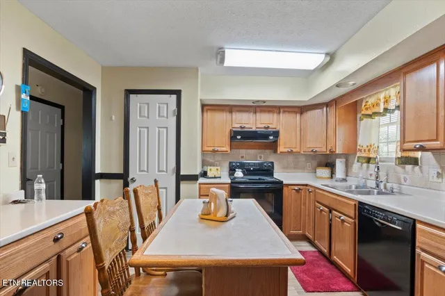 $449,900 | 116 Oak Street, Jacksboro, TN 37757