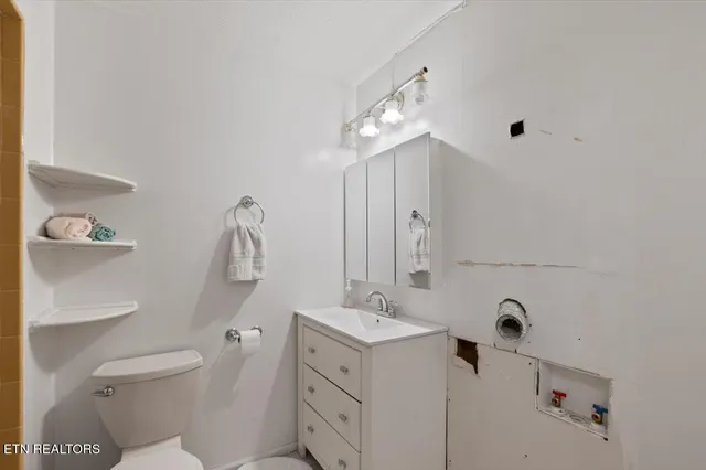 $449,900 | 116 Oak Street, Jacksboro, TN 37757