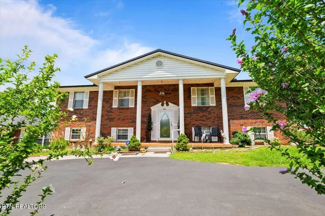 $449,900 | 116 Oak Street, Jacksboro, TN 37757