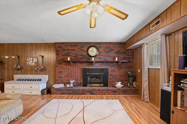 $439,900 | 116 Oak Street, Jacksboro, TN 37757