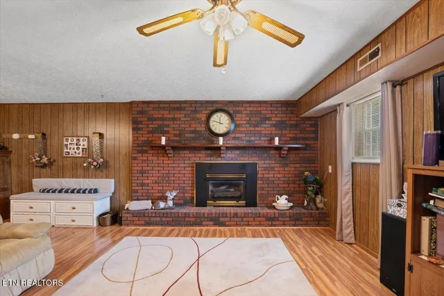 $449,900 | 116 Oak Street, Jacksboro, TN 37757