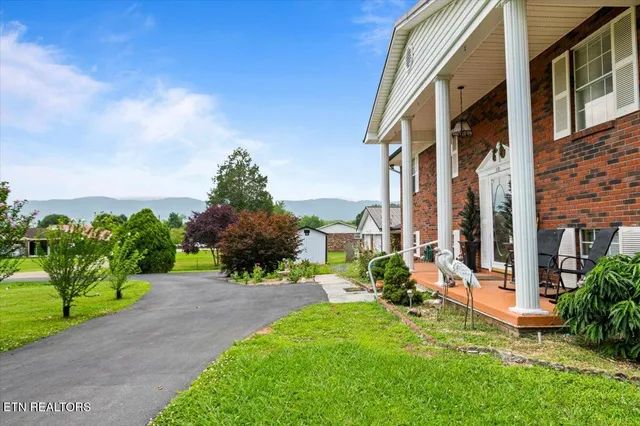 $449,900 | 116 Oak Street, Jacksboro, TN 37757