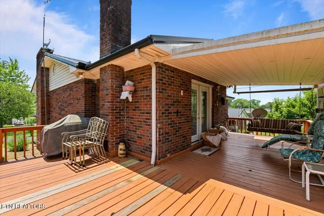 $449,900 | 116 Oak Street, Jacksboro, TN 37757