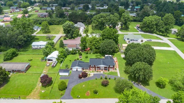 $449,900 | 116 Oak Street, Jacksboro, TN 37757