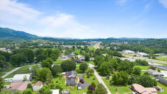 $449,900 | 116 Oak Street, Jacksboro, TN 37757