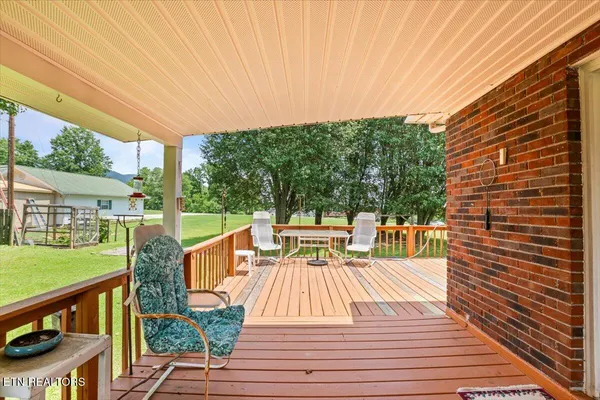 $439,900 | 116 Oak Street, Jacksboro, TN 37757