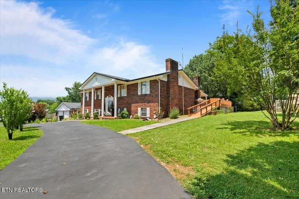 $439,900 | 116 Oak Street, Jacksboro, TN 37757
