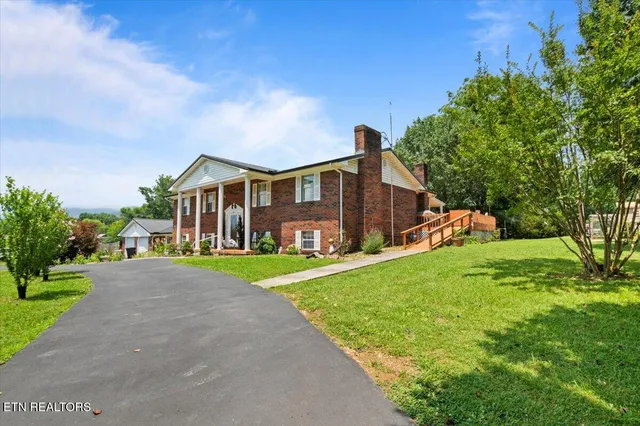 $449,900 | 116 Oak Street, Jacksboro, TN 37757