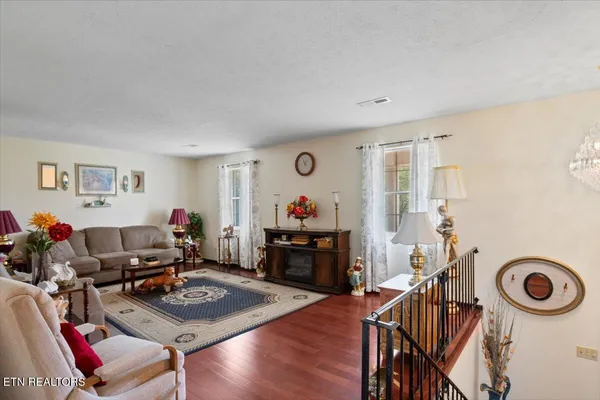 $439,900 | 116 Oak Street, Jacksboro, TN 37757