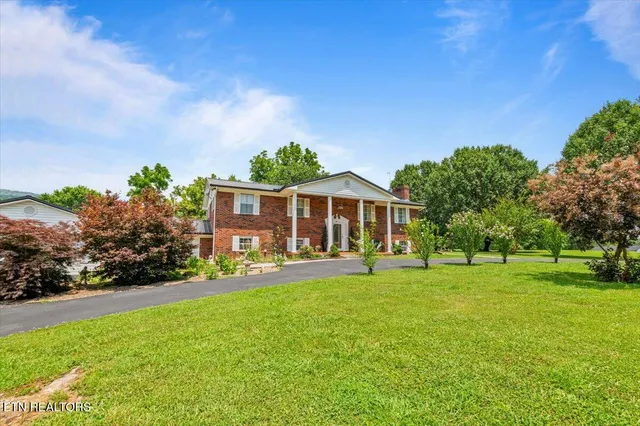 $449,900 | 116 Oak Street, Jacksboro, TN 37757