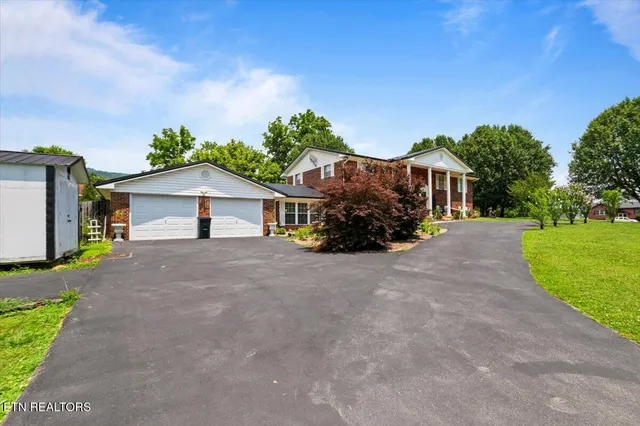 $449,900 | 116 Oak Street, Jacksboro, TN 37757