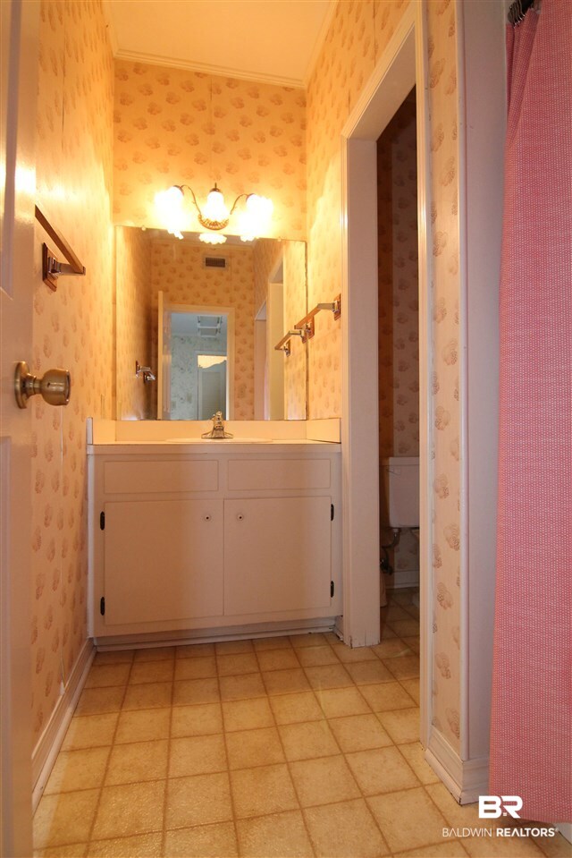 7147 Chapman Street Fairhope, AL 36532 - Photo 18 of 48 Downstairs Bath