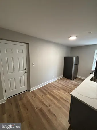 a bed room with a bed