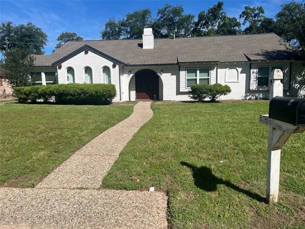 $2,400 | 5730 Old Lodge Drive, Houston, TX 77066