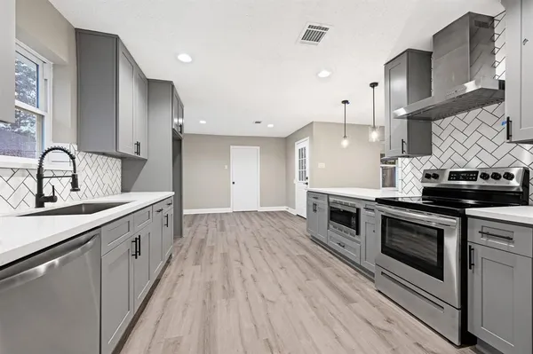 $2,400 | 5730 Old Lodge Drive, Houston, TX 77066