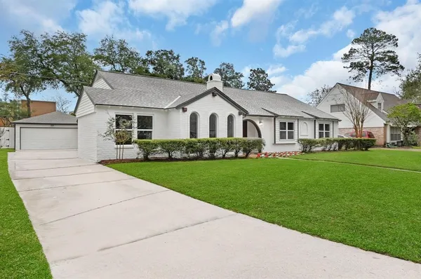 $2,400 | 5730 Old Lodge Drive, Houston, TX 77066