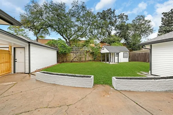 $2,400 | 5730 Old Lodge Drive, Houston, TX 77066