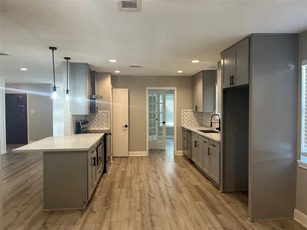 $2,400 | 5730 Old Lodge Drive, Houston, TX 77066