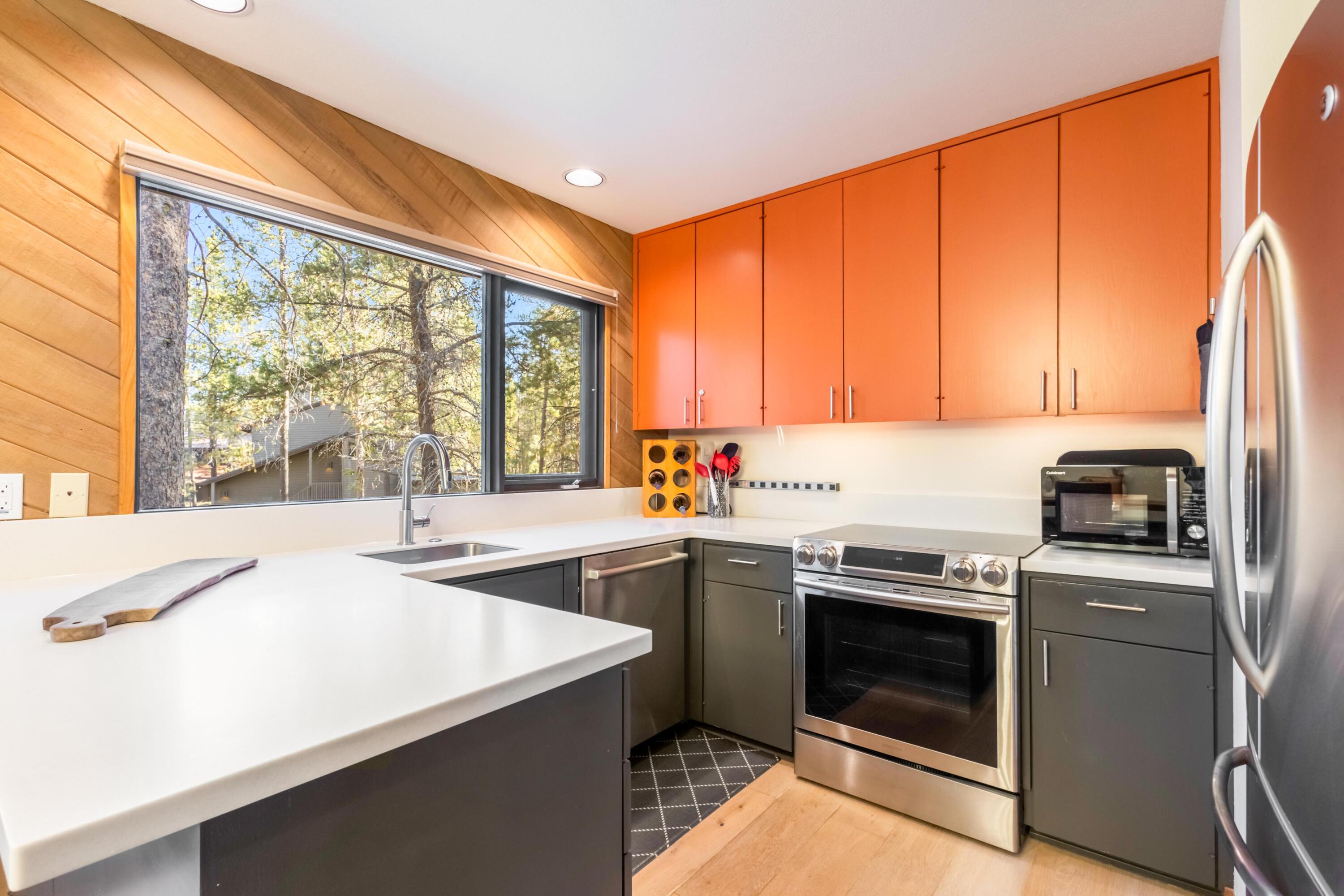 57214 Island Road, Unit 14 Sunriver, OR 97707 - Photo 10 of 28 Kitchen