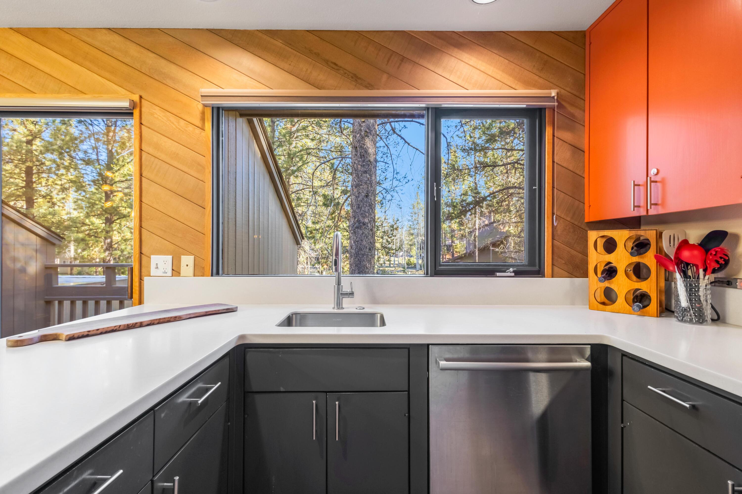 57214 Island Road, Unit 14 Sunriver, OR 97707 - Photo 11 of 28 Kitchen