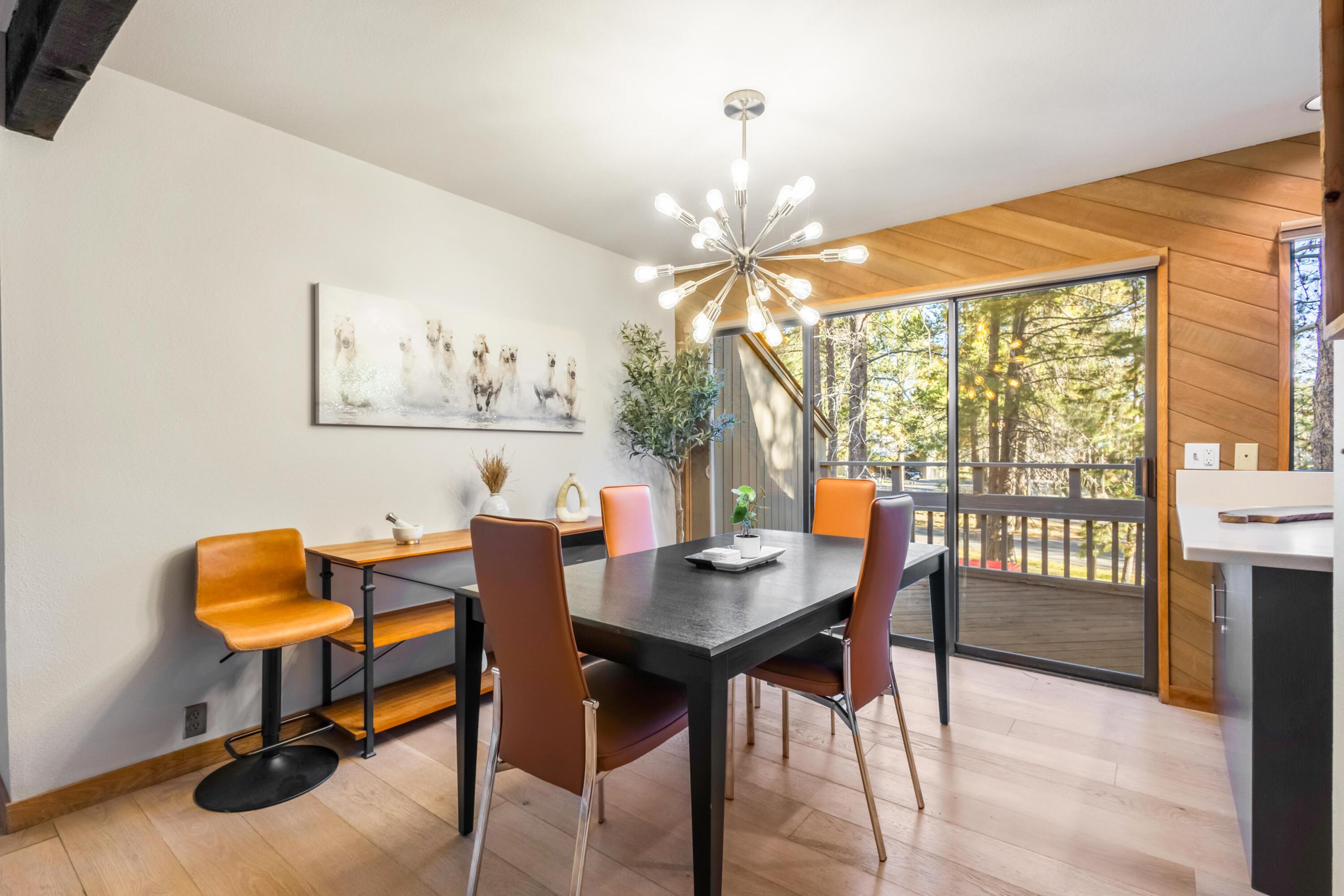 57214 Island Road, Unit 14 Sunriver, OR 97707 - Photo 12 of 28 Dining
