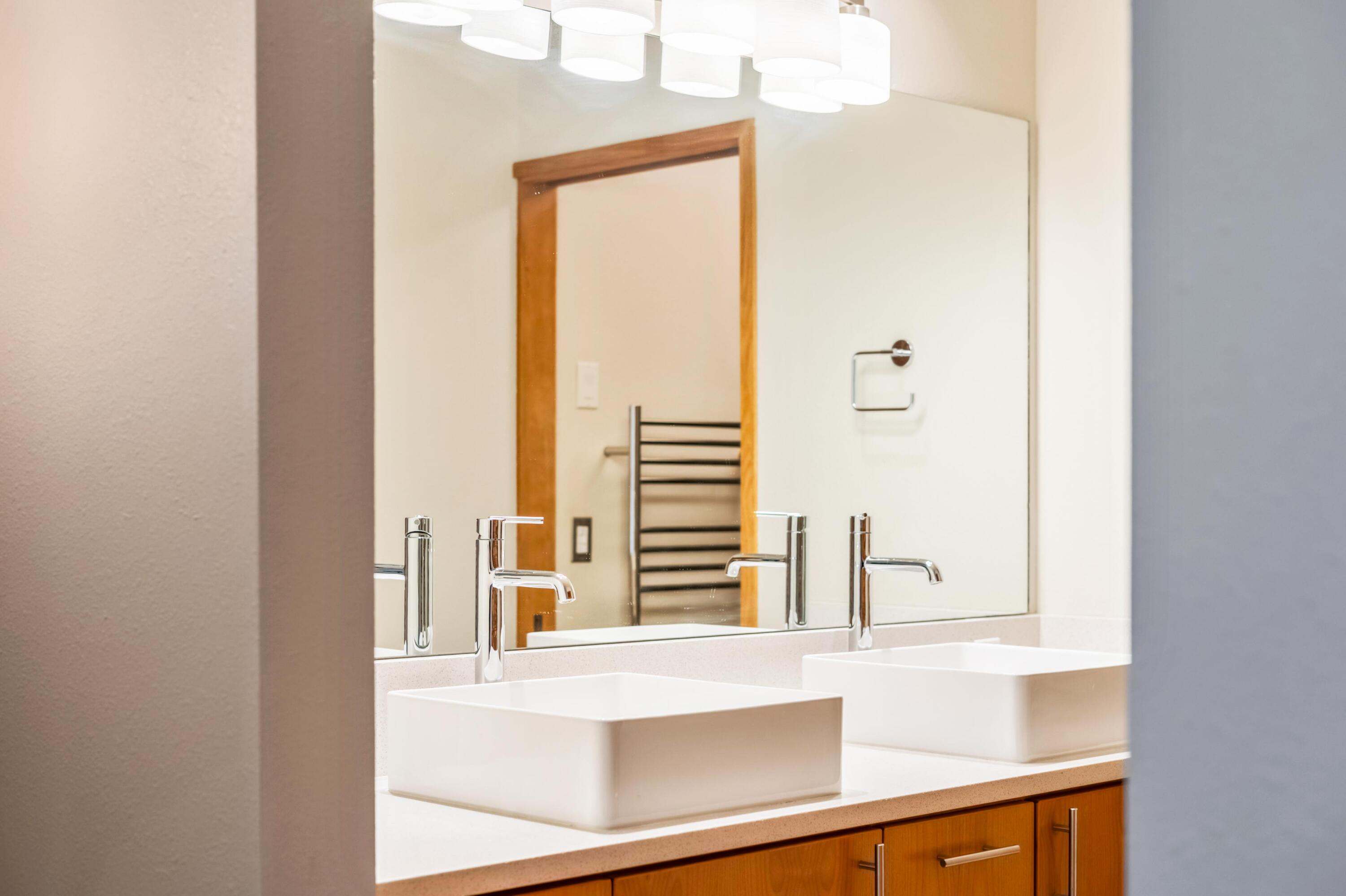 57214 Island Road, Unit 14 Sunriver, OR 97707 - Photo 14 of 28 Primary Bath