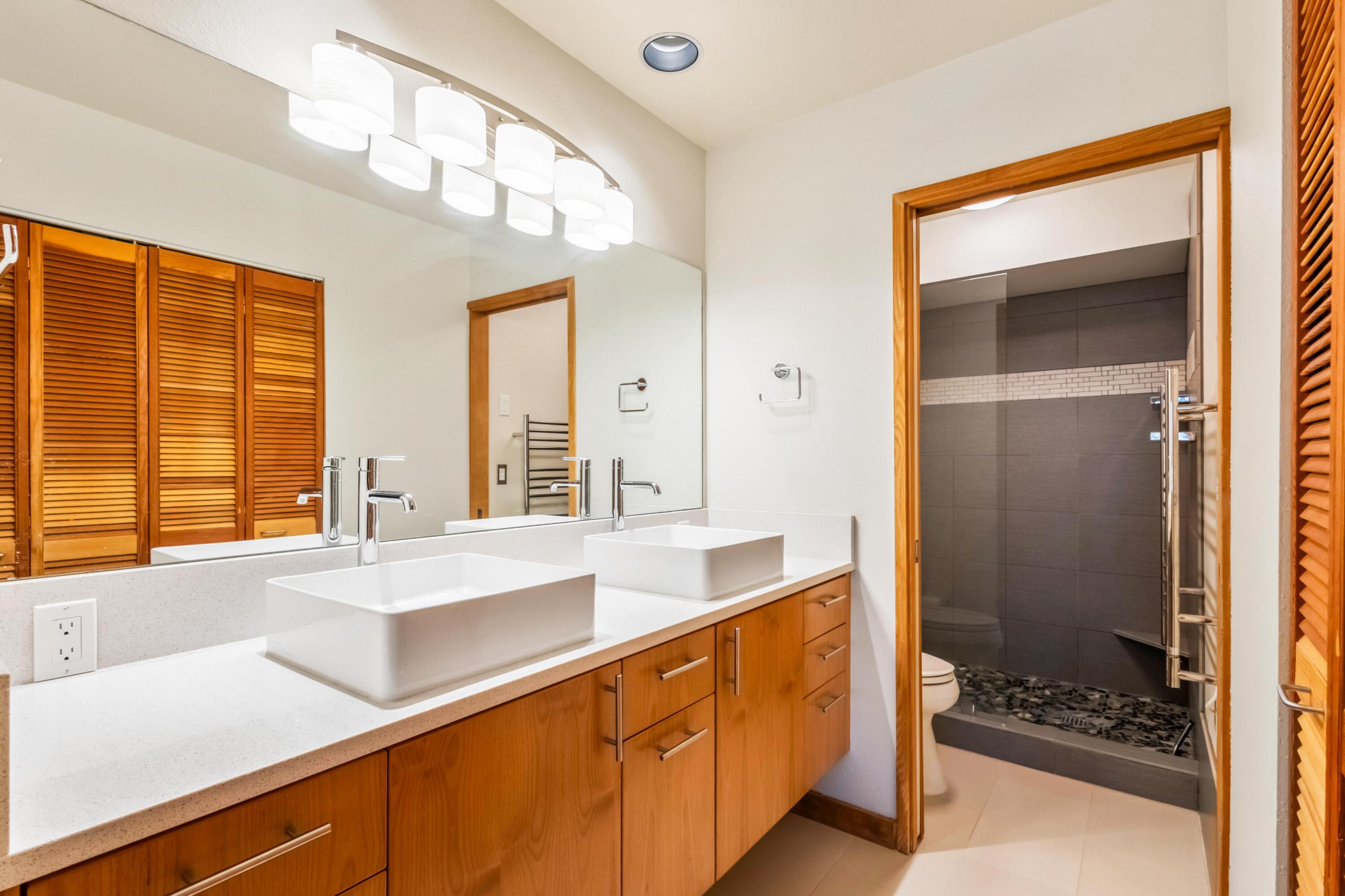 57214 Island Road, Unit 14 Sunriver, OR 97707 - Photo 15 of 28 Primary Bath