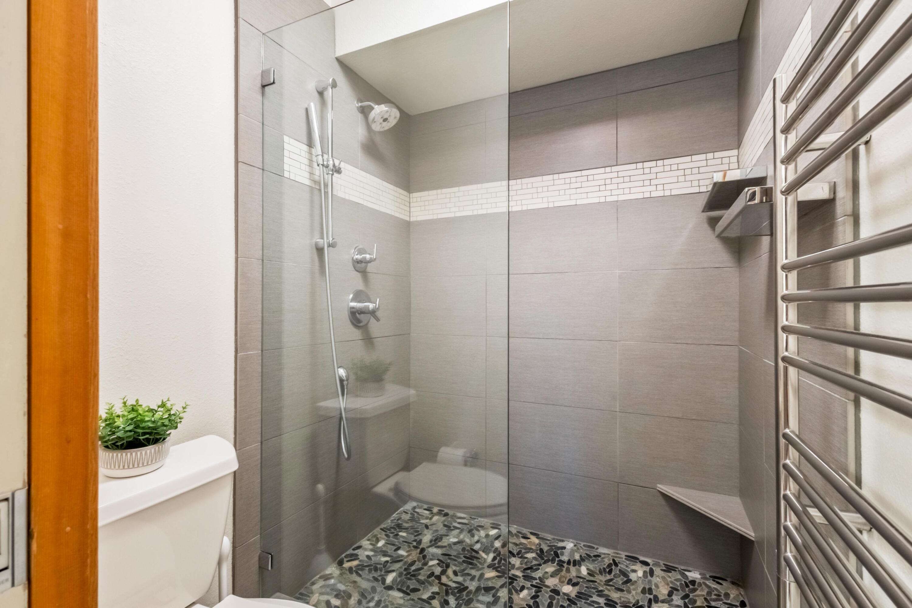 57214 Island Road, Unit 14 Sunriver, OR 97707 - Photo 16 of 28 Primary Bath