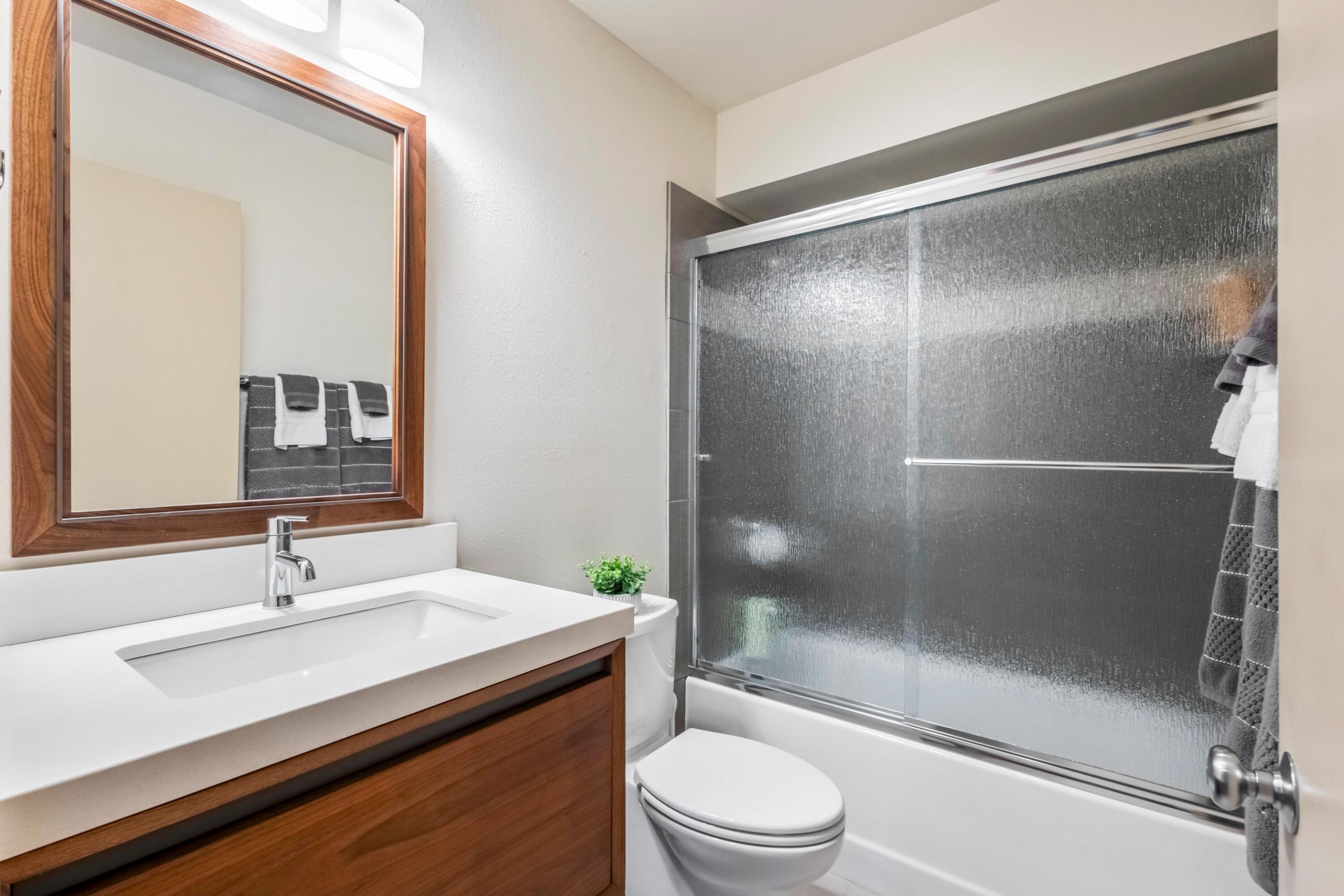 57214 Island Road, Unit 14 Sunriver, OR 97707 - Photo 19 of 28 2nd Bath