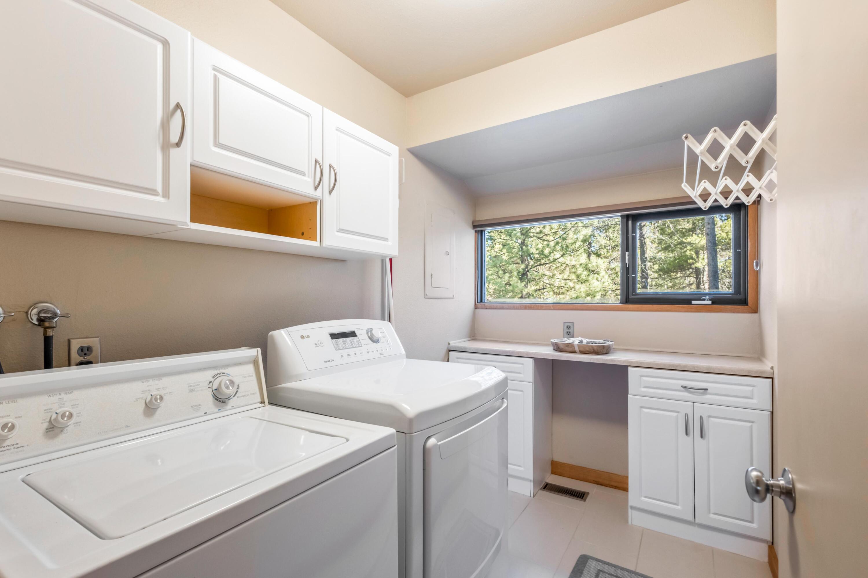 57214 Island Road, Unit 14 Sunriver, OR 97707 - Photo 20 of 28 Laundry