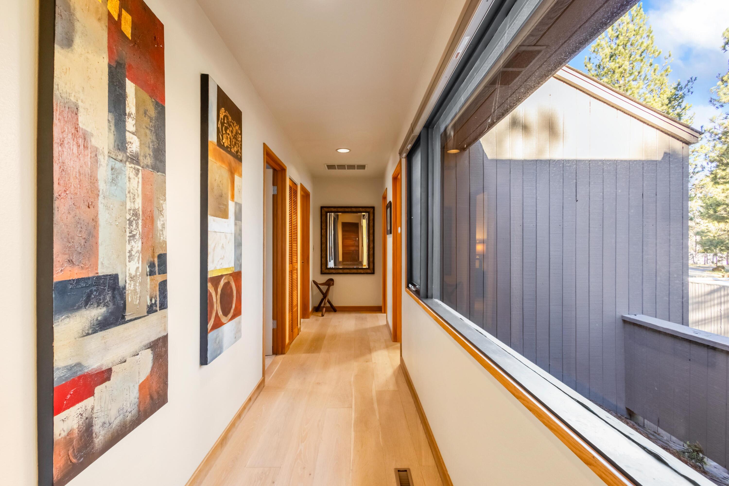 57214 Island Road, Unit 14 Sunriver, OR 97707 - Photo 4 of 28 Hallway