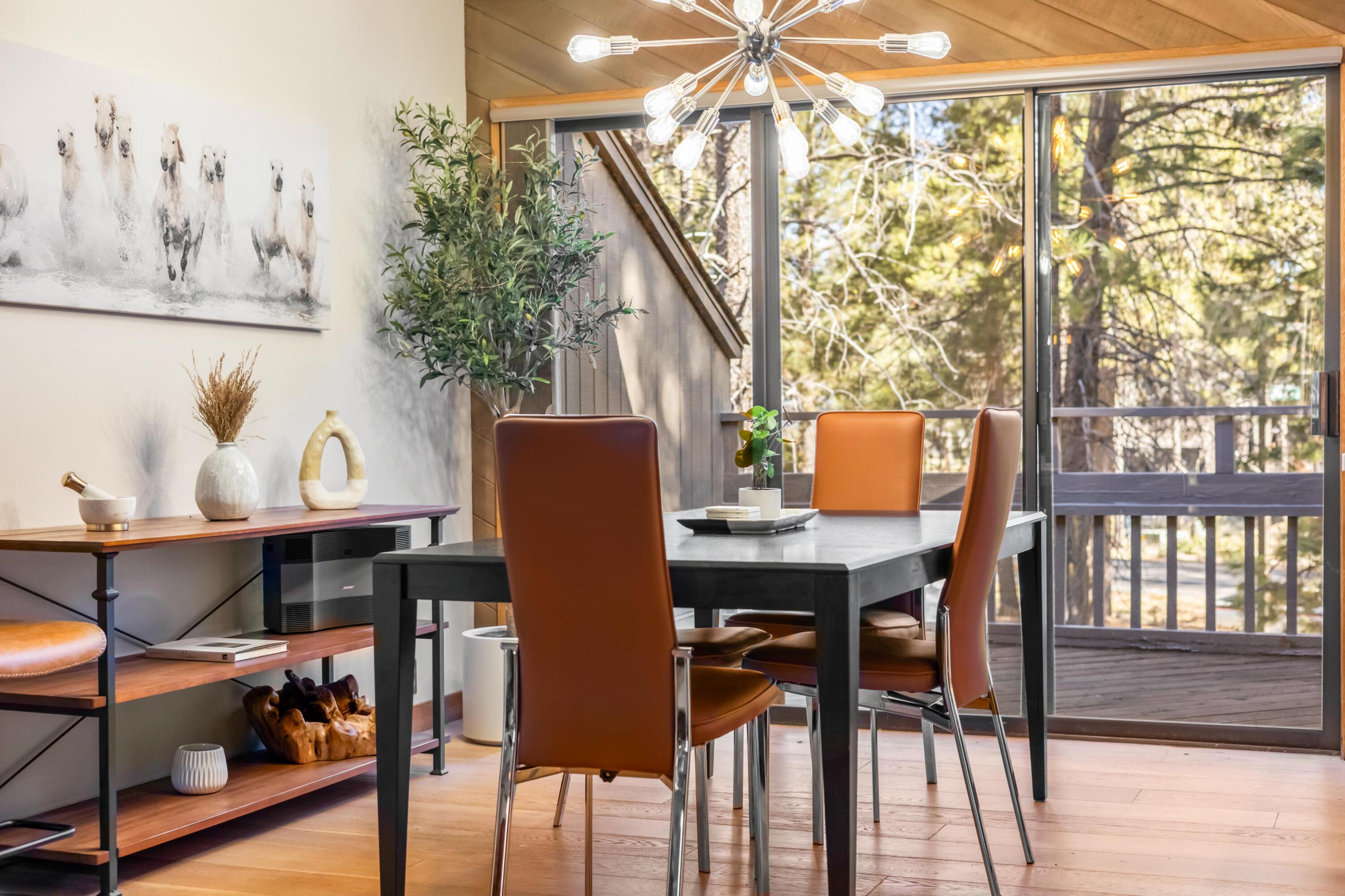 57214 Island Road, Unit 14 Sunriver, OR 97707 - Photo 5 of 28 Dining