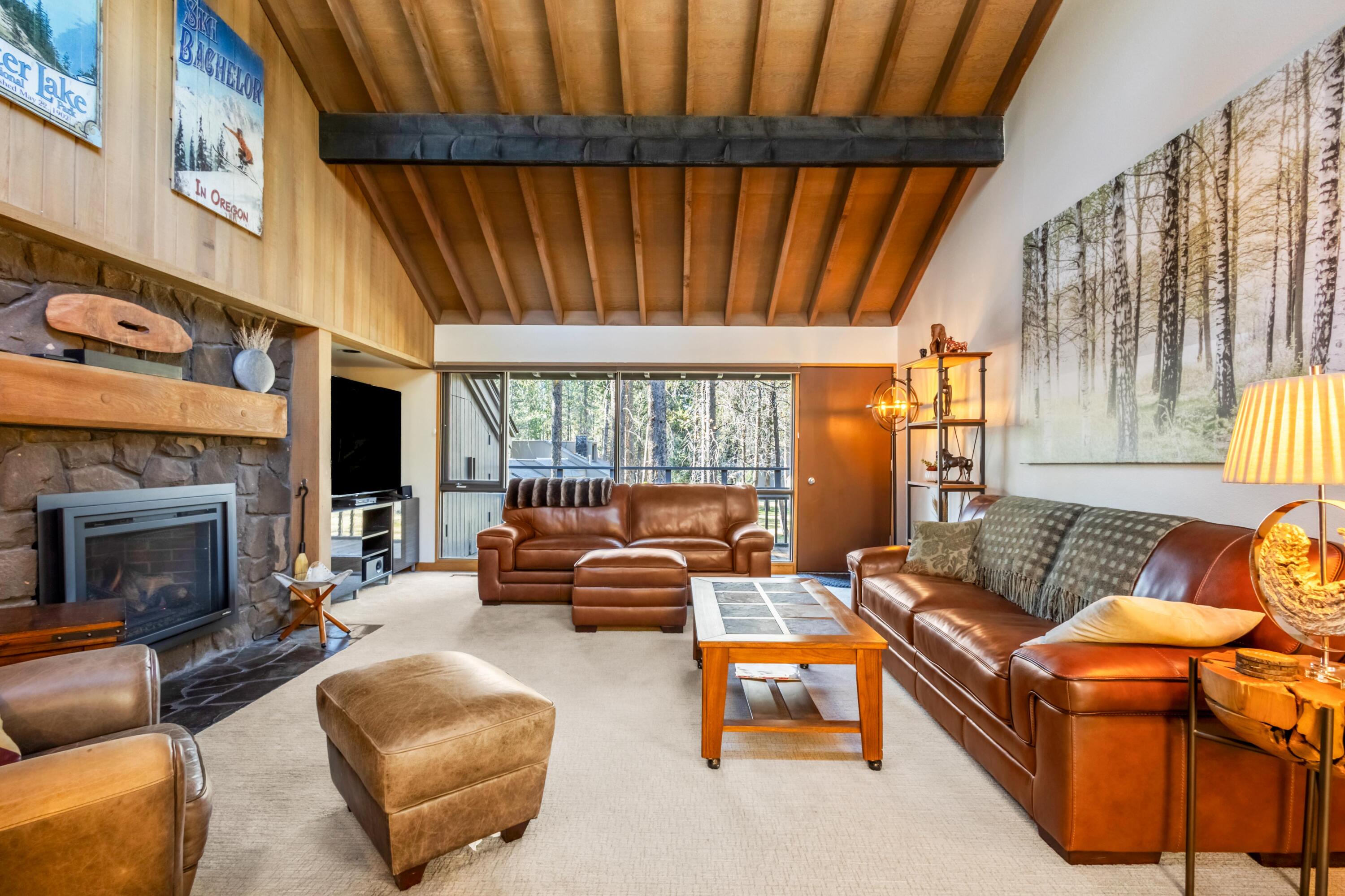 57214 Island Road, Unit 14 Sunriver, OR 97707 - Photo 7 of 28 Living