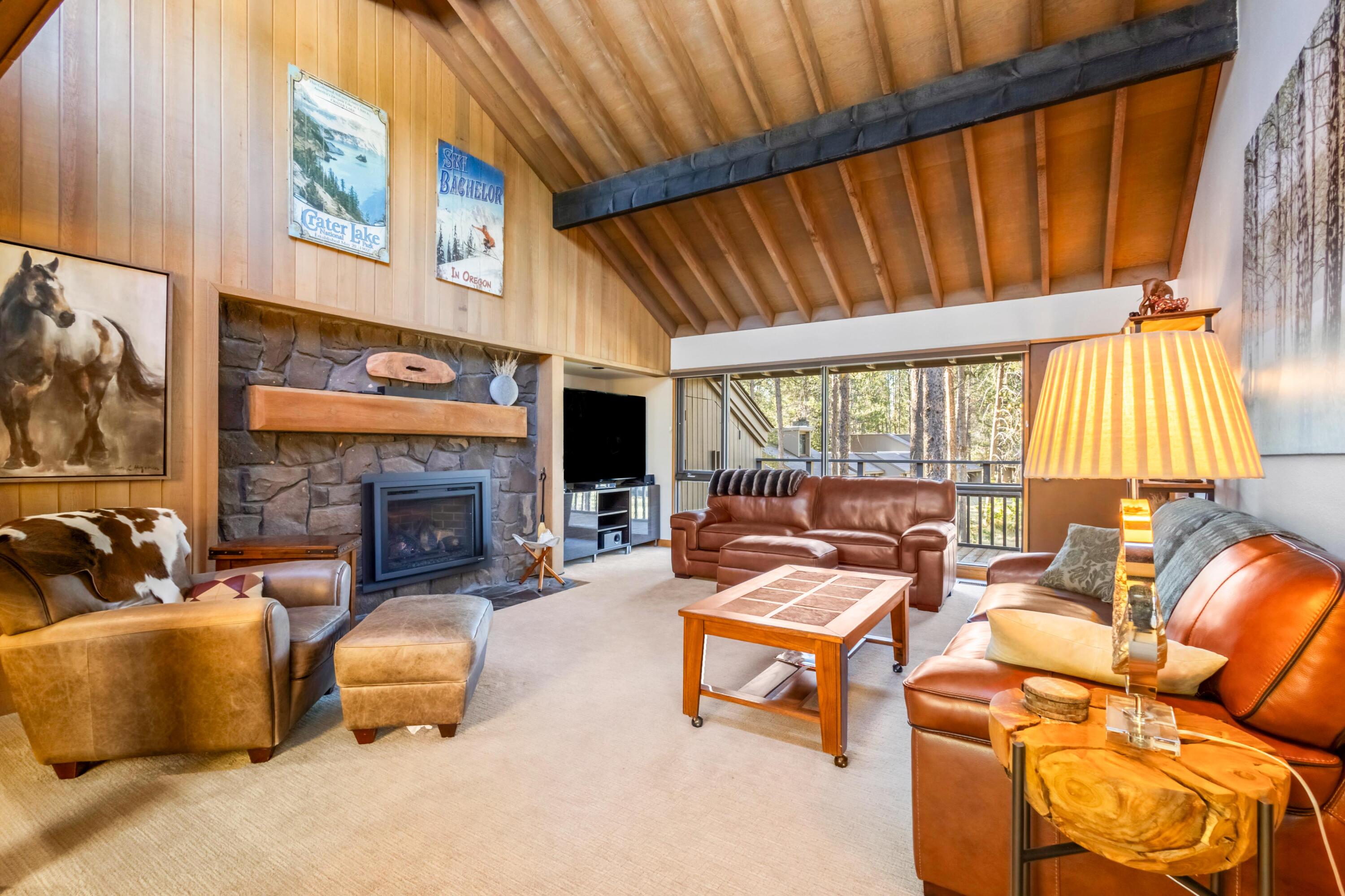 57214 Island Road, Unit 14 Sunriver, OR 97707 - Photo 8 of 28 Living