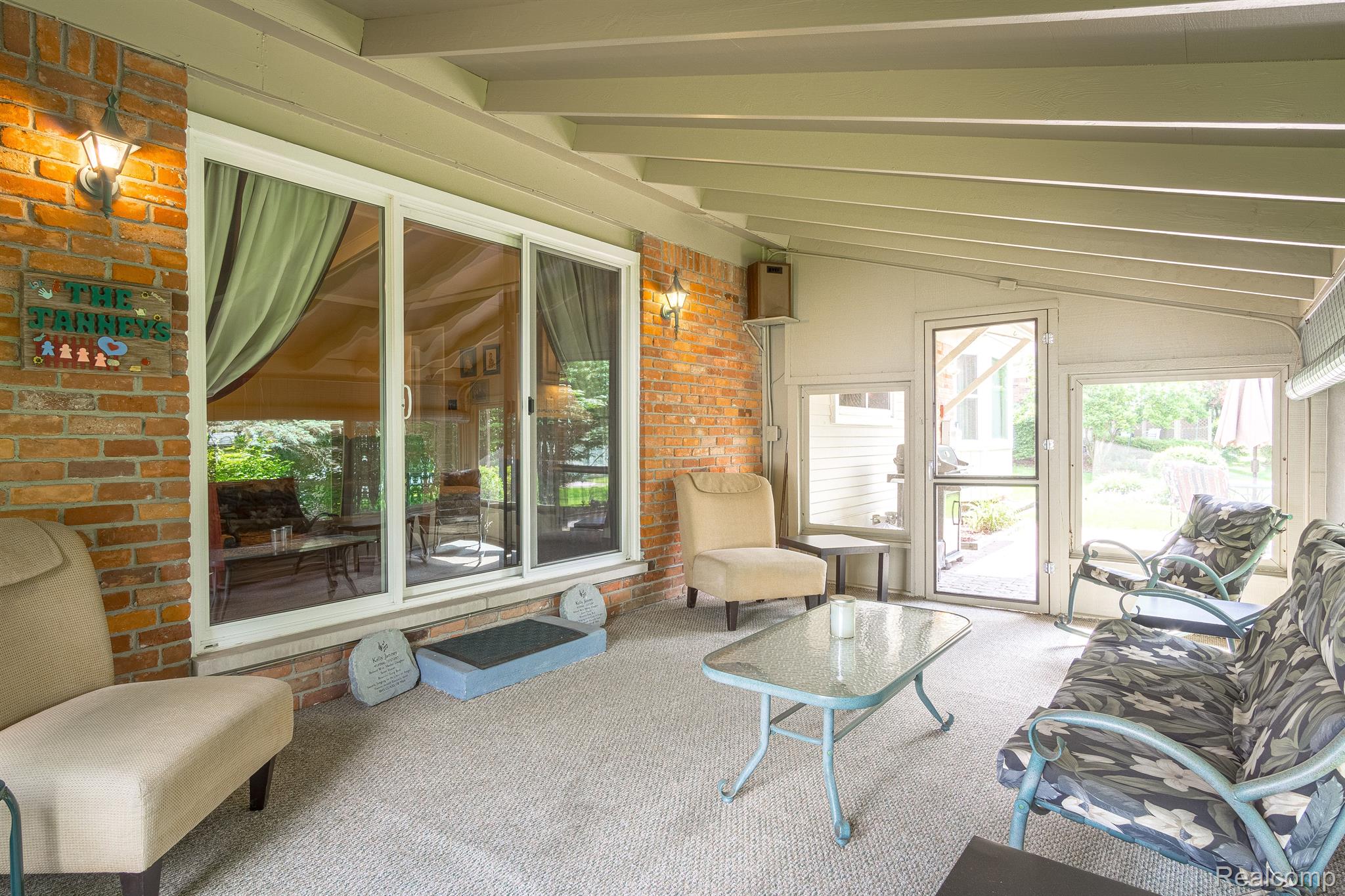 927 Downhill Lane Rochester, MI 48307 - Photo 14 of 29 Enclosed Patio