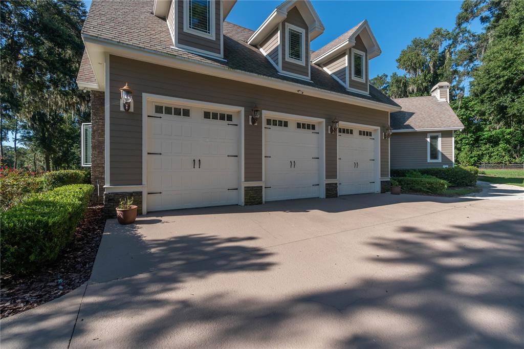 1219 Southwest 63rd Street Road Ocala, FL 34476 - Photo 8 of 72 a front view of a house with a yard
