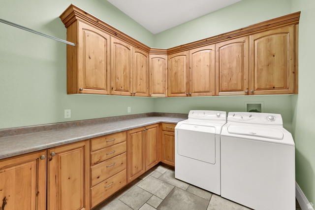 1926 East Gray Fox Drive Draper, UT 84020 - Photo 20 of 31 This laundry room is larger than what other homes would have for a bedroom.