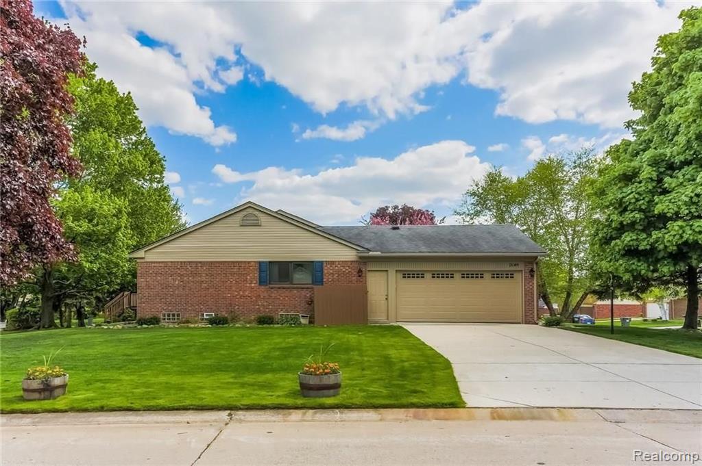2049 Elkhorn Drive Rochester Hills, MI 48307 - Photo 6 of 34