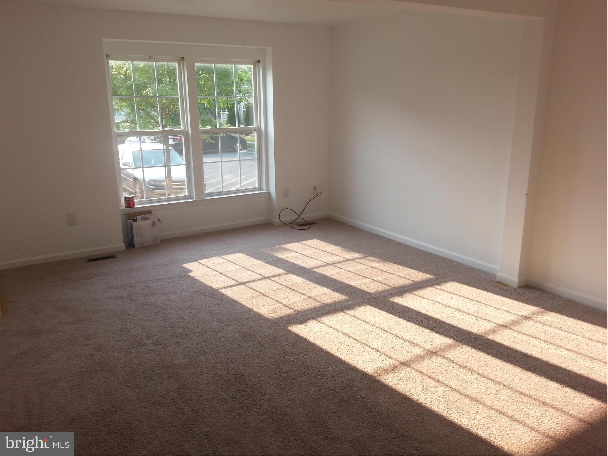 7643 Fairbrook Road Baltimore, MD 21244 - Photo 12 of 30 Living Room