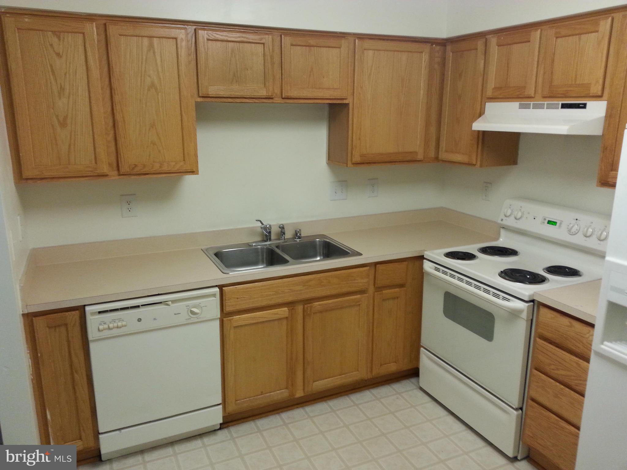 7643 Fairbrook Road Baltimore, MD 21244 - Photo 3 of 30 Kitchen