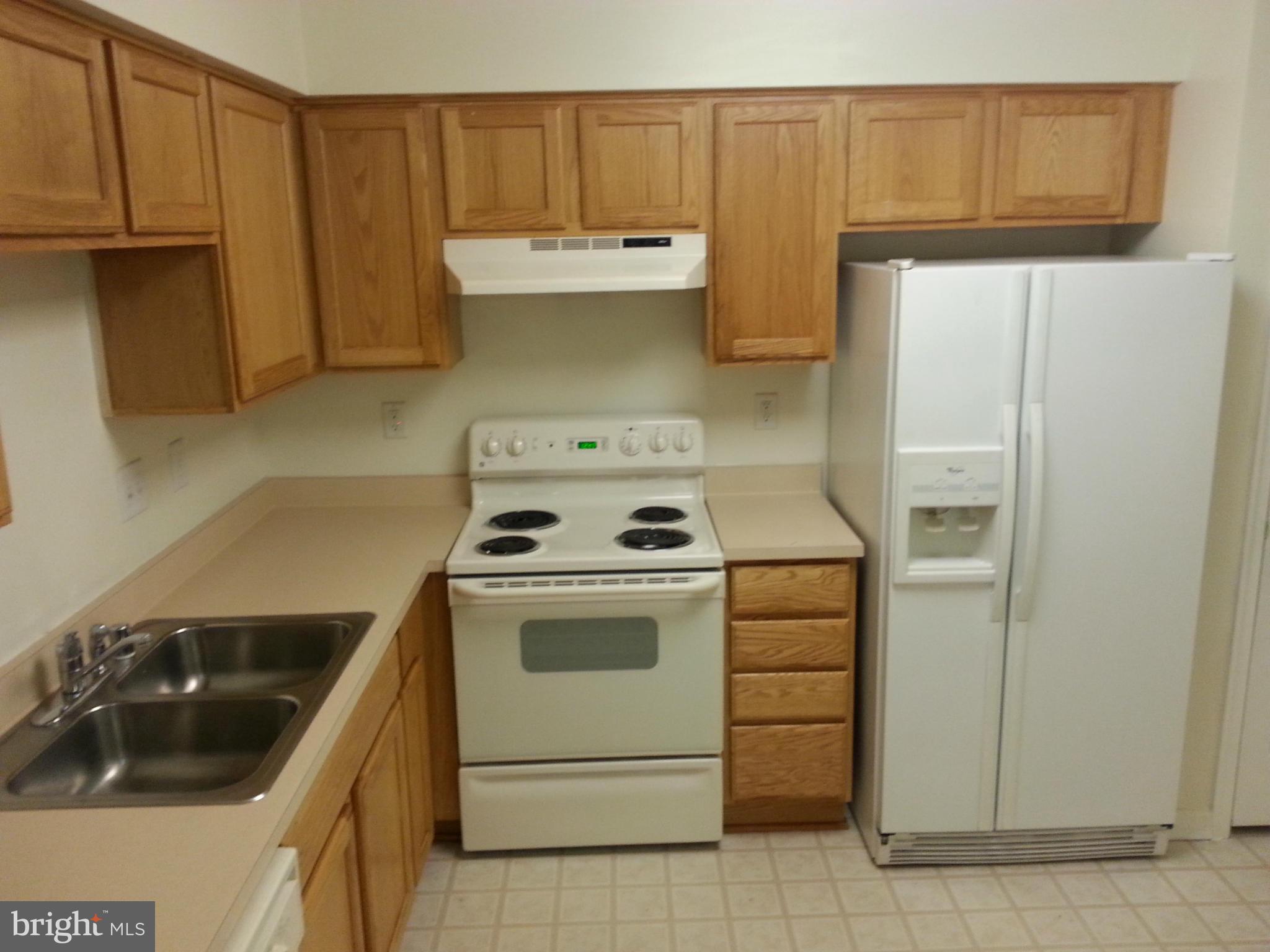 7643 Fairbrook Road Baltimore, MD 21244 - Photo 4 of 30 Kitchen
