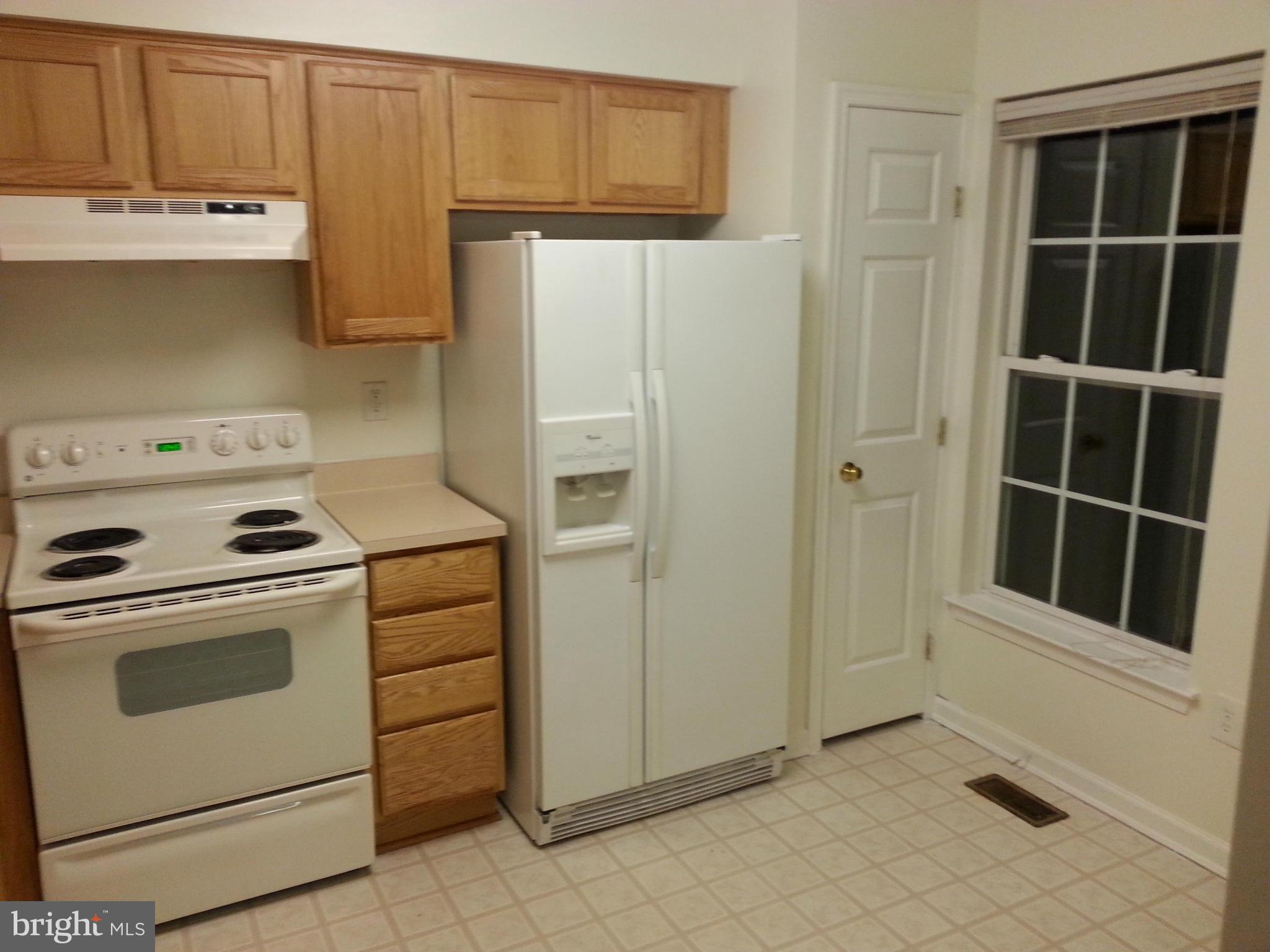 7643 Fairbrook Road Baltimore, MD 21244 - Photo 5 of 30 Kitchen